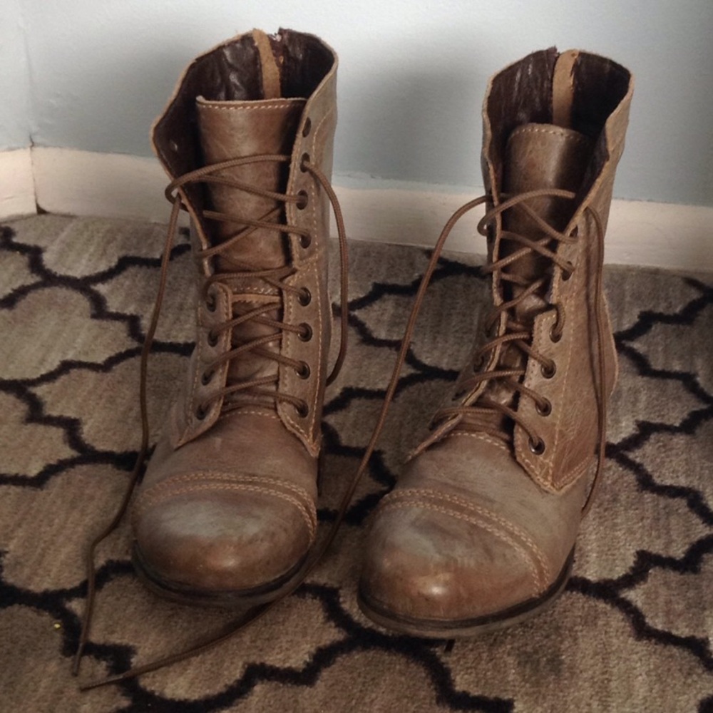 Steve Madden taupe combat boots